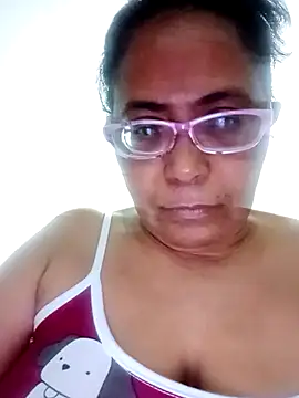Snapshot of sexymomsn chatting on 05.25.26 sexymomsn online show from 05.25.26