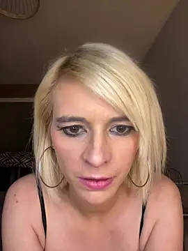 Snapshot of evaluminax chatting on 04.06.26 evaluminax online show from 04.06.26