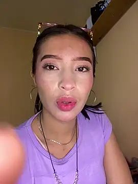 Snapshot of Itze_Mua chatting on 04.05.26 Itze Mua online show from 04.05.26