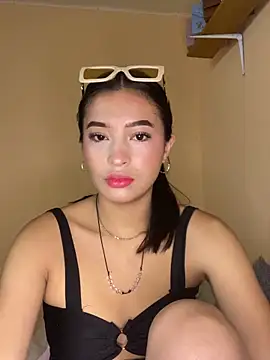 Snapshot of Itze_Mua chatting on 04.19.26 Itze Mua online show from 04.19.26