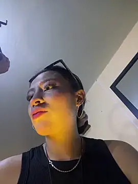 Snapshot of Itze_Mua chatting on 05.22.26 Itze Mua online show from 05.22.26