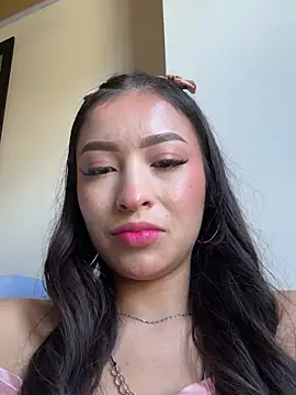 Itze Mua online show from 07.22.26