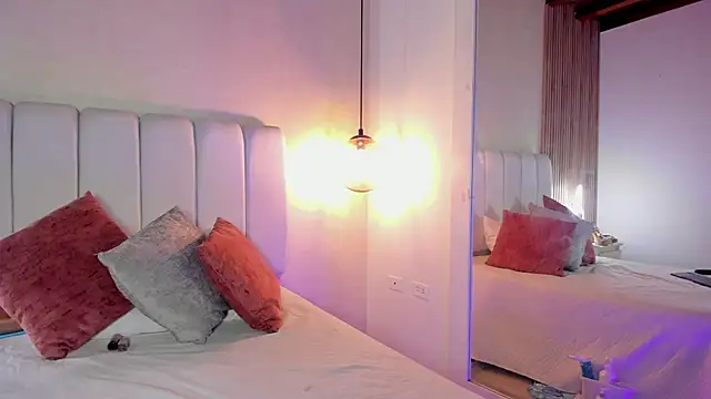 Snapshot of ElenaJamess chatting on 07.11.26 ElenaJamess online show from 07.11.26