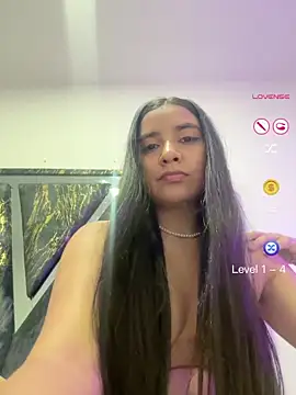 Snapshot of HaileyBiieber chatting on 04.28.26 HaileyBiieber online show from 04.28.26