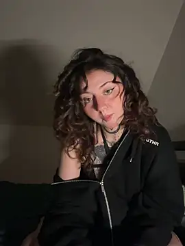 Snapshot of milou_xtx chatting on 04.14.26 milou xtx online show from 04.14.26