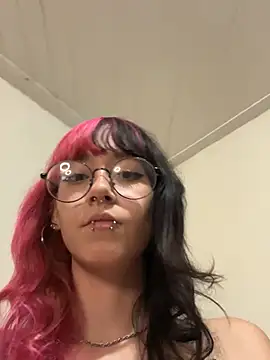 Snapshot of Moon_ chatting on 04.15.26 Moon online show from 04.15.26