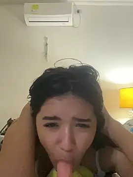 Snapshot of valvam_ chatting on 04.18.26 valvam online show from 04.18.26