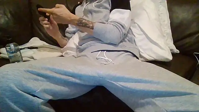 Snapshot of feetlovrr94 chatting on 04.08.26 feetlovrr94 online show from 04.08.26