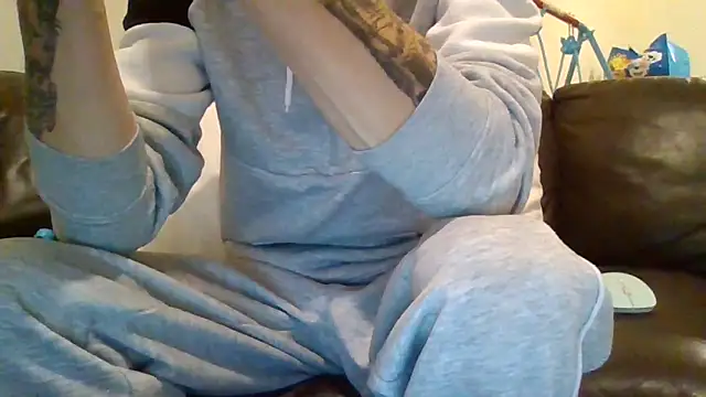 Snapshot of feetlovrr94 chatting on 05.11.26 feetlovrr94 online show from 05.11.26