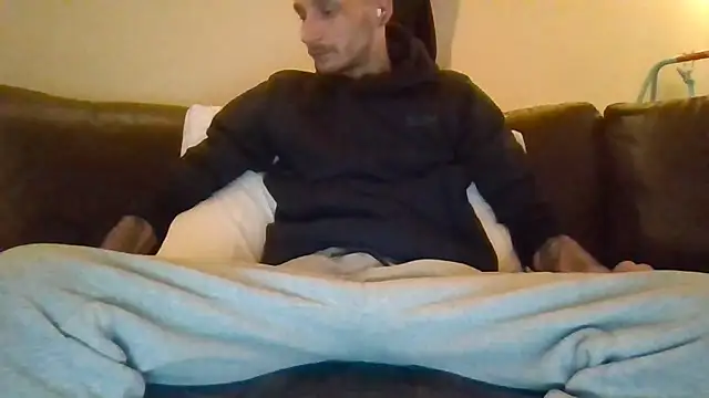 Snapshot of feetlovrr94 chatting on 05.17.26 feetlovrr94 online show from 05.17.26