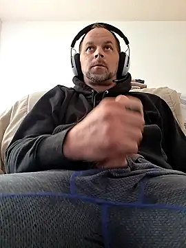 Snapshot of middickstroking chatting on 03.29.26 middickstroking online show from 03.29.26