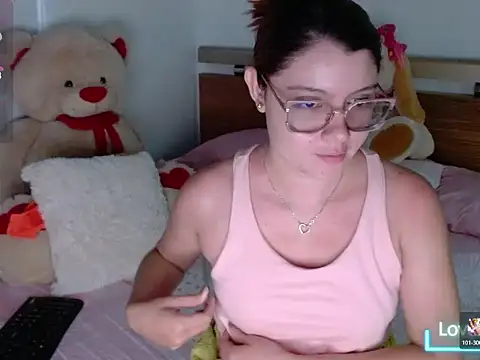 Snapshot of honey-blossom chatting on 04.27.26 honey-blossom online show from 04.27.26