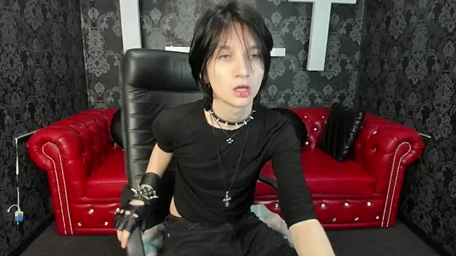 Snapshot of AdonBev chatting on 04.15.26 AdonBev online show from 04.15.26