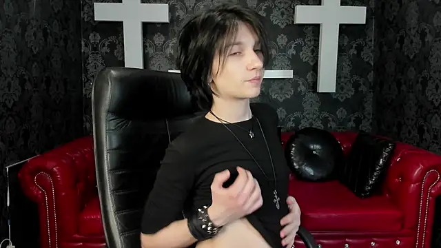 Snapshot of AdonBev chatting on 04.25.26 AdonBev online show from 04.25.26