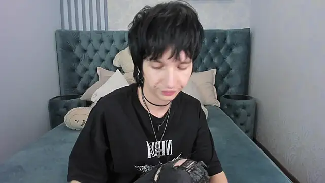 Snapshot of AdonBev chatting on 07.16.26 AdonBev online show from 07.16.26