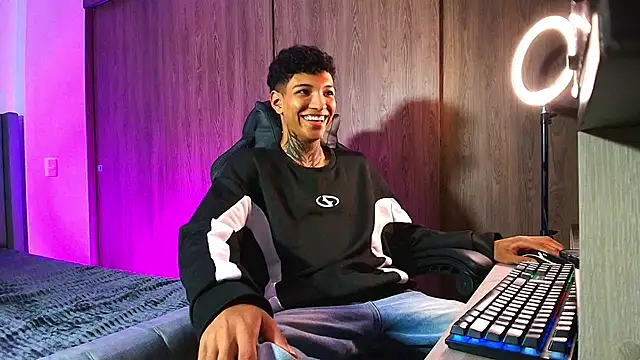 im Usuga online show from 03.27.26