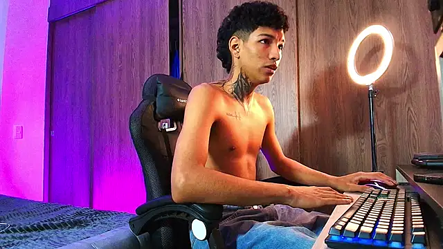 im Usuga online show from 03.28.26