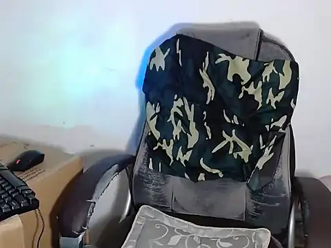 SexyboyHot2000 online show from 04.29.26