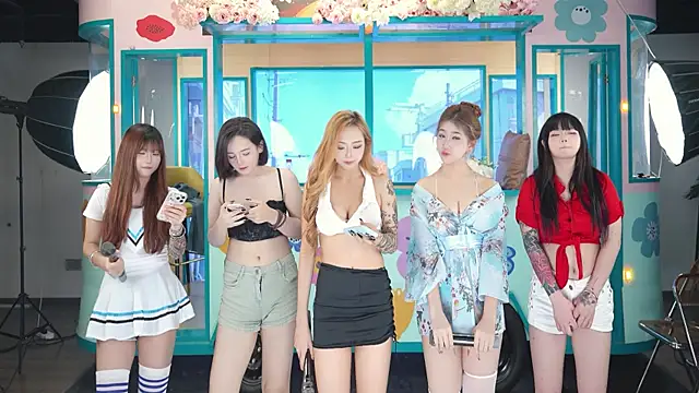 Snapshot of MSN102 chatting on 03.26.26 MSN102 online show from 03.26.26