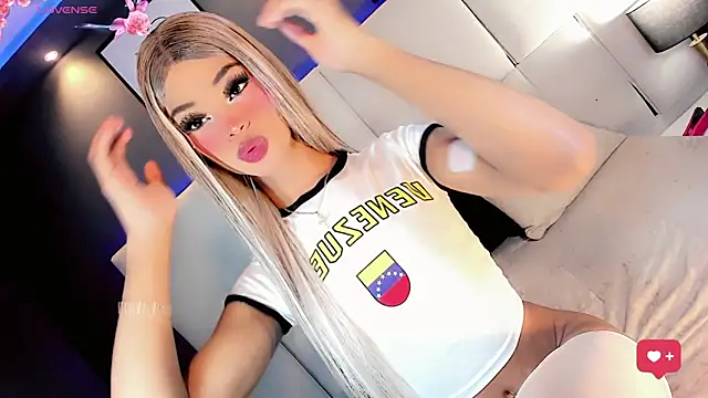 Snapshot of Kornylovee chatting on 05.18.26 Kornylovee online show from 05.18.26