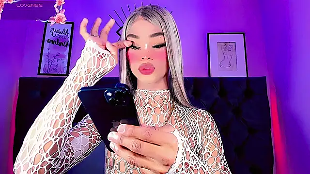 Snapshot of Kornylovee chatting on 07.04.26 Kornylovee online show from 07.04.26