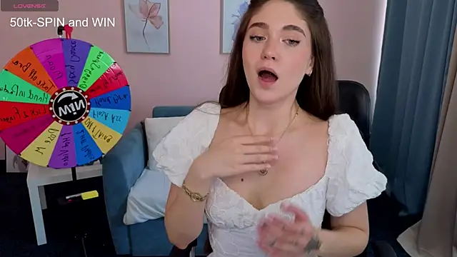 Snapshot of SunnyBloss chatting on 06.18.26 SunnyBloss online show from 06.18.26