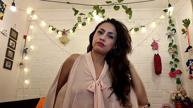 Snapshot of LASEXbellaX chatting on 06.14.26 LASEXbellaX online show from 06.14.26