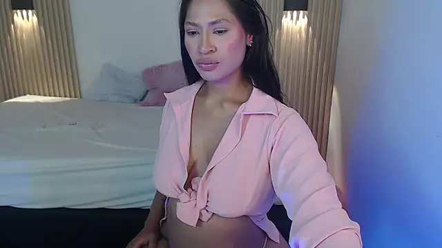 Snapshot of IslaScott chatting on 05.26.26 IslaScott online show from 05.26.26