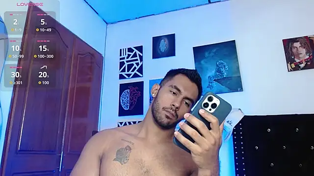 Snapshot of romanpearce_ chatting on 07.15.26 romanpearce online show from 07.15.26