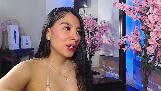 mila gomez  online show from 04.19.26