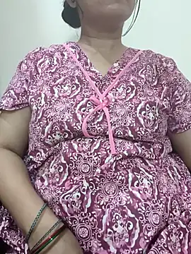 Snapshot of HeartlessGirl chatting on 05.15.26 HeartlessGirl online show from 05.15.26