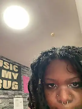Snapshot of Nyla_xox chatting on 04.19.26 Nyla xox online show from 04.19.26