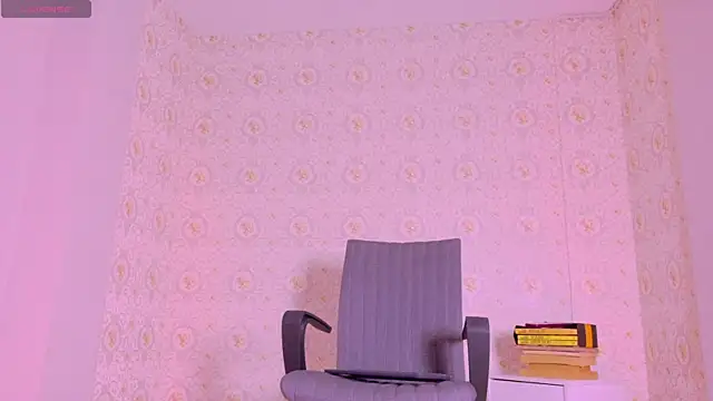 Snapshot of Mikavelvet08 chatting on 05.27.26 Mikavelvet08 online show from 05.27.26