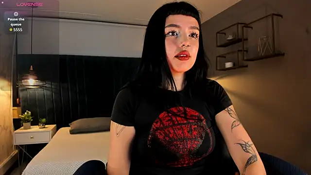 Snapshot of magic_zantana chatting on 04.20.26 magic zantana online show from 04.20.26