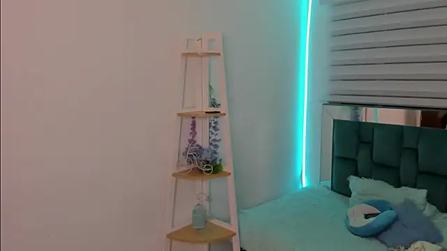 Sara Red X online show from 05.27.26