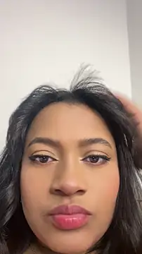 Snapshot of Saraa_M chatting on 05.27.26 Saraa M online show from 05.27.26