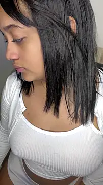 Snapshot of Saraa_M chatting on 05.29.26 Saraa M online show from 05.29.26