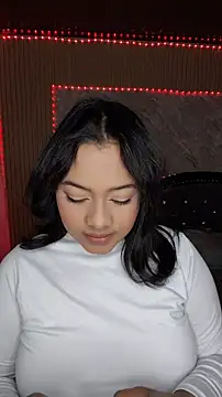Snapshot of Saraa_M chatting on 06.12.26 Saraa M online show from 06.12.26