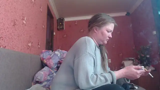 Snapshot of CharleyReid chatting on 06.05.26 CharleyReid online show from 06.05.26