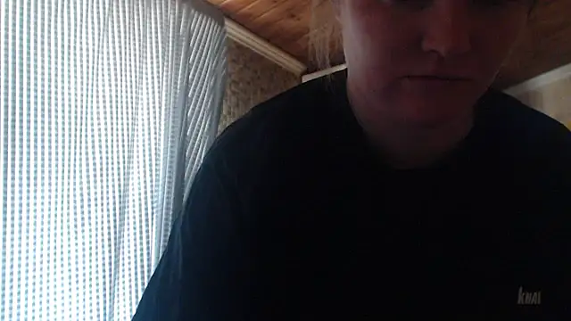 Snapshot of CharleyReid chatting on 06.05.26 CharleyReid online show from 06.05.26