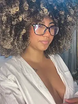 Snapshot of Kendra_curly chatting on 05.27.26 Kendra curly online show from 05.27.26