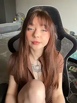 Snapshot of tiny_dreamer chatting on 04.02.26 tiny dreamer online show from 04.02.26