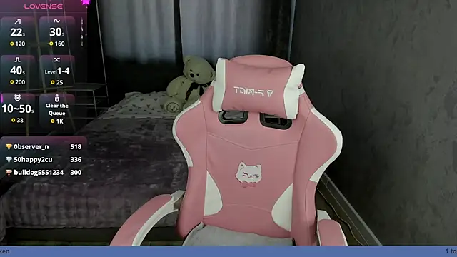 Snapshot of Loly_Cuttie chatting on 04.11.26 Loly Cuttie online show from 04.11.26