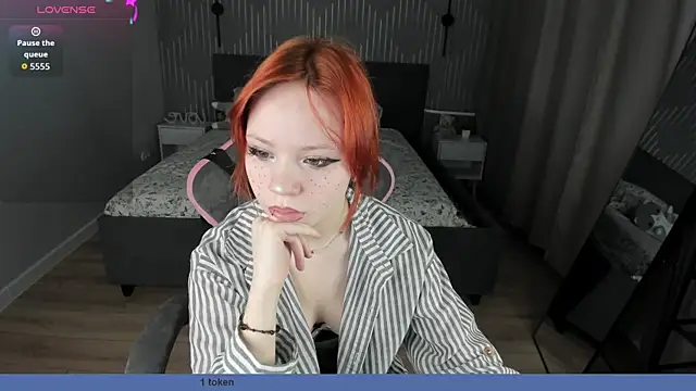 Snapshot of Loly_Cuttie chatting on 04.14.26 Loly Cuttie online show from 04.14.26