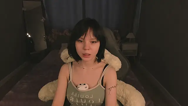 Snapshot of Loly_Cuttie chatting on 05.04.26 Loly Cuttie online show from 05.04.26