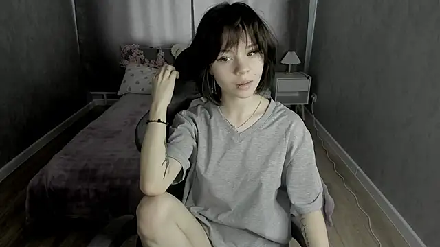 Snapshot of Loly_Cuttie chatting on 05.20.26 Loly Cuttie online show from 05.20.26