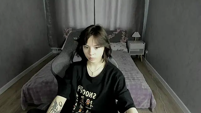 Snapshot of Loly_Cuttie chatting on 05.21.26 Loly Cuttie online show from 05.21.26