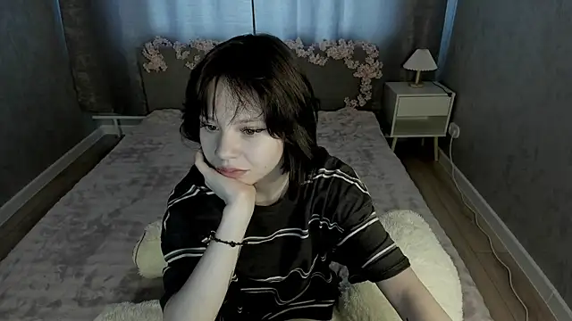 Snapshot of Loly_Cuttie chatting on 05.22.26 Loly Cuttie online show from 05.22.26