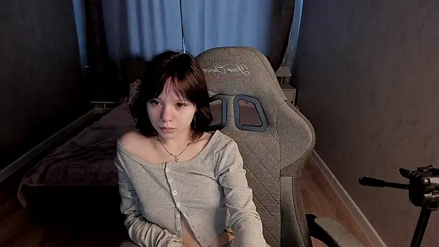Snapshot of Loly_Cuttie chatting on 05.28.26 Loly Cuttie online show from 05.28.26