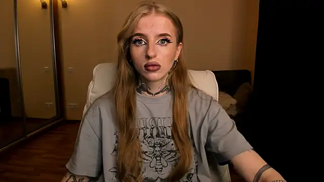 Snapshot of harley_kimm chatting on 06.18.26 harley kimm online show from 06.18.26